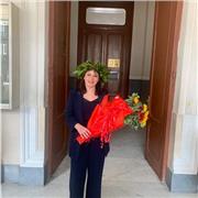 Laureata in scienze storiche impartiche lezioni di storia, filosofia ed italiano